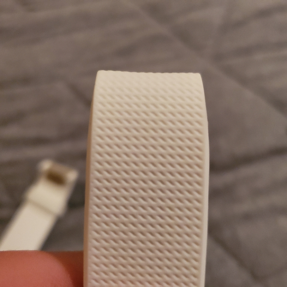 Extra Fitbit bands - Picture 7 of 8